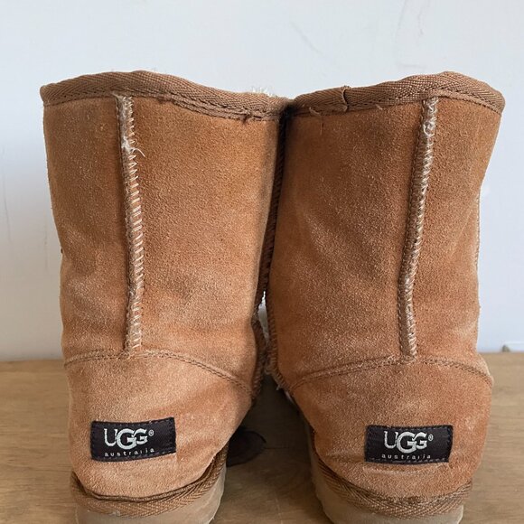 Womens UGG Classic Short Boot Chestnut - Picture 2 of 6